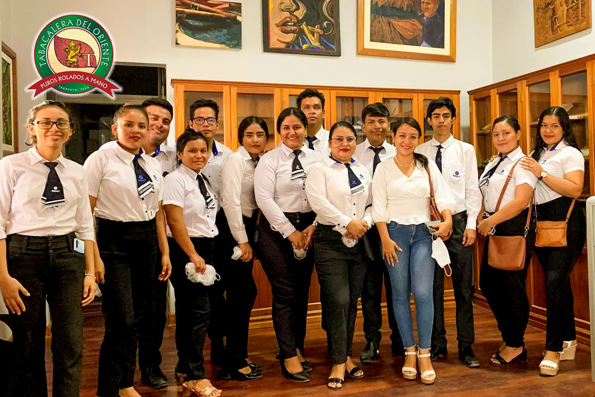 ¡Bienvenidos a un viaje fascinante por el mundo de los puros rolados a mano de Tabacalera del Oriente en Tarapoto, San Martín, Perú!