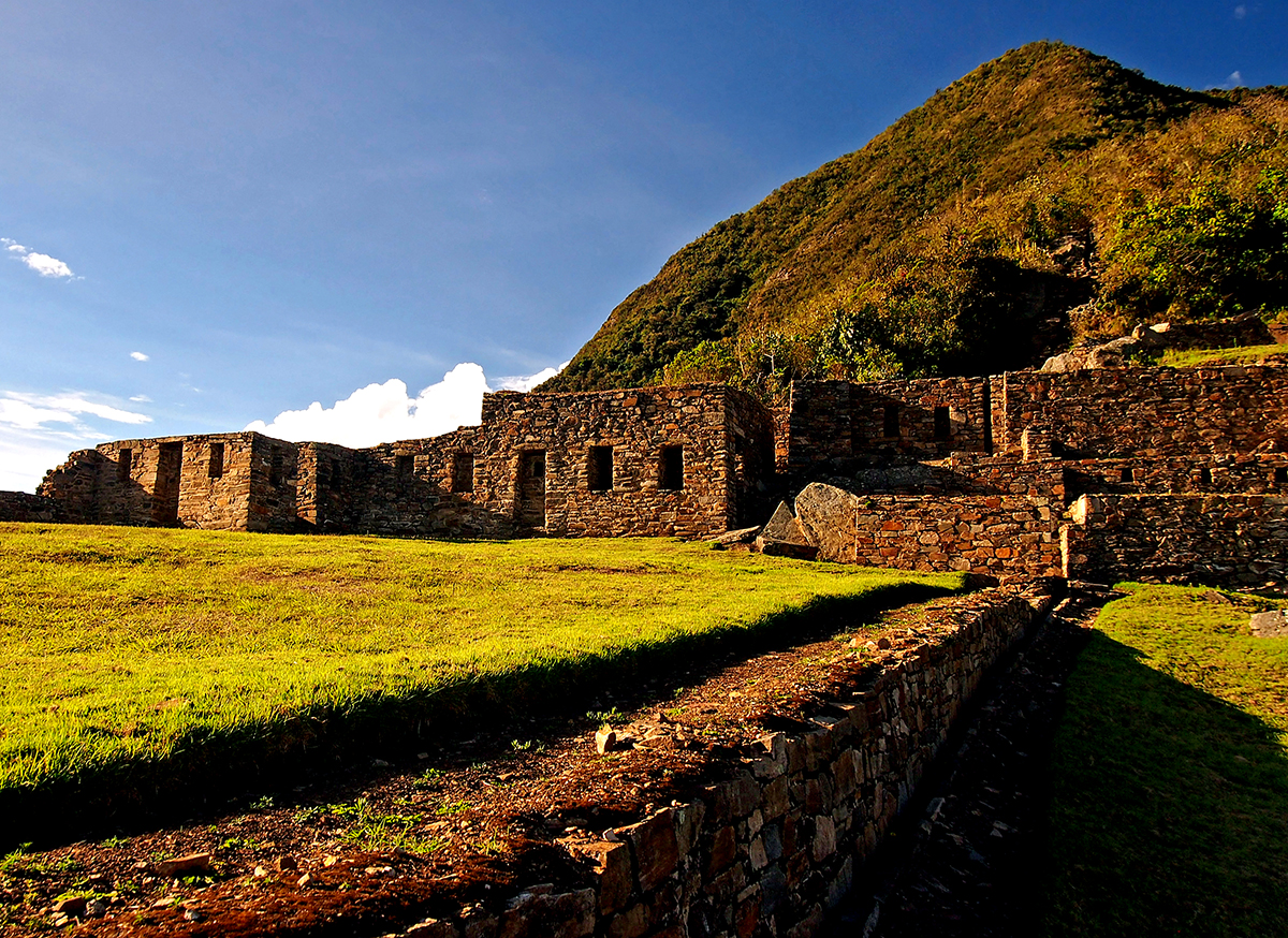 Más Allá de Machu Picchu: El Fascinante Mundo de Choquequirao, apodadas por algunos como "la otra Machu Picchu" o "la hermana menor de Machu Picchu"