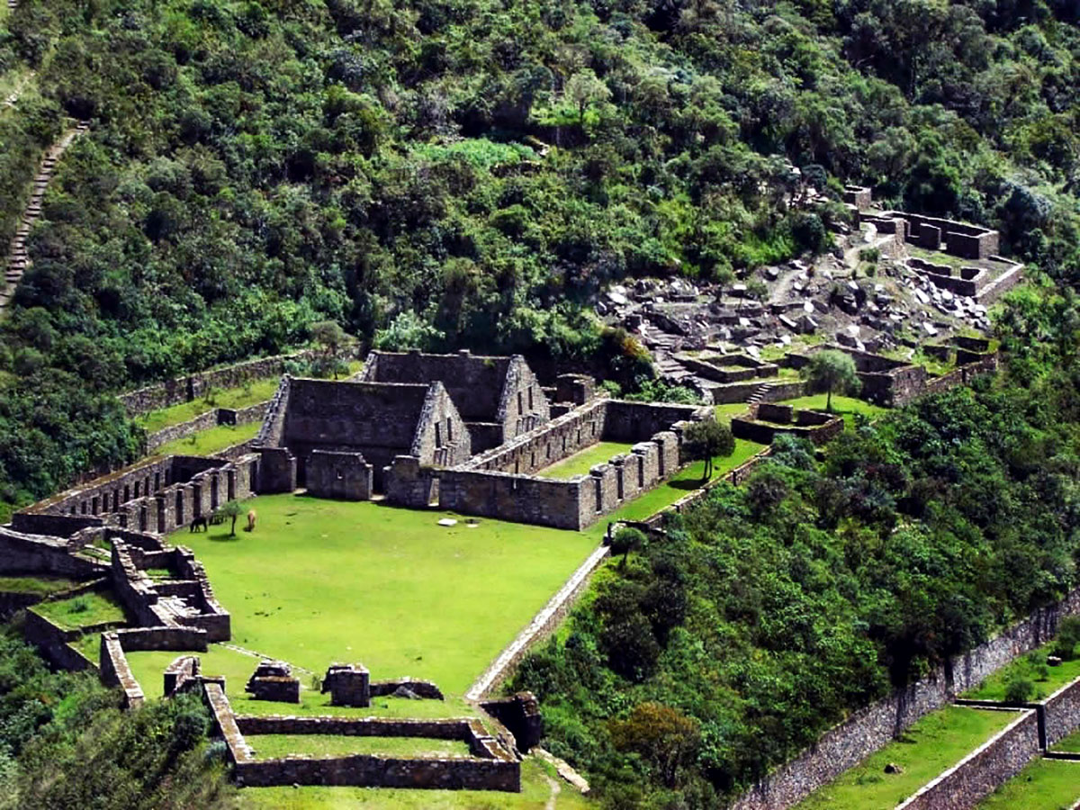 Más Allá de Machu Picchu: El Fascinante Mundo de Choquequirao, apodadas por algunos como "la otra Machu Picchu" o "la hermana menor de Machu Picchu"