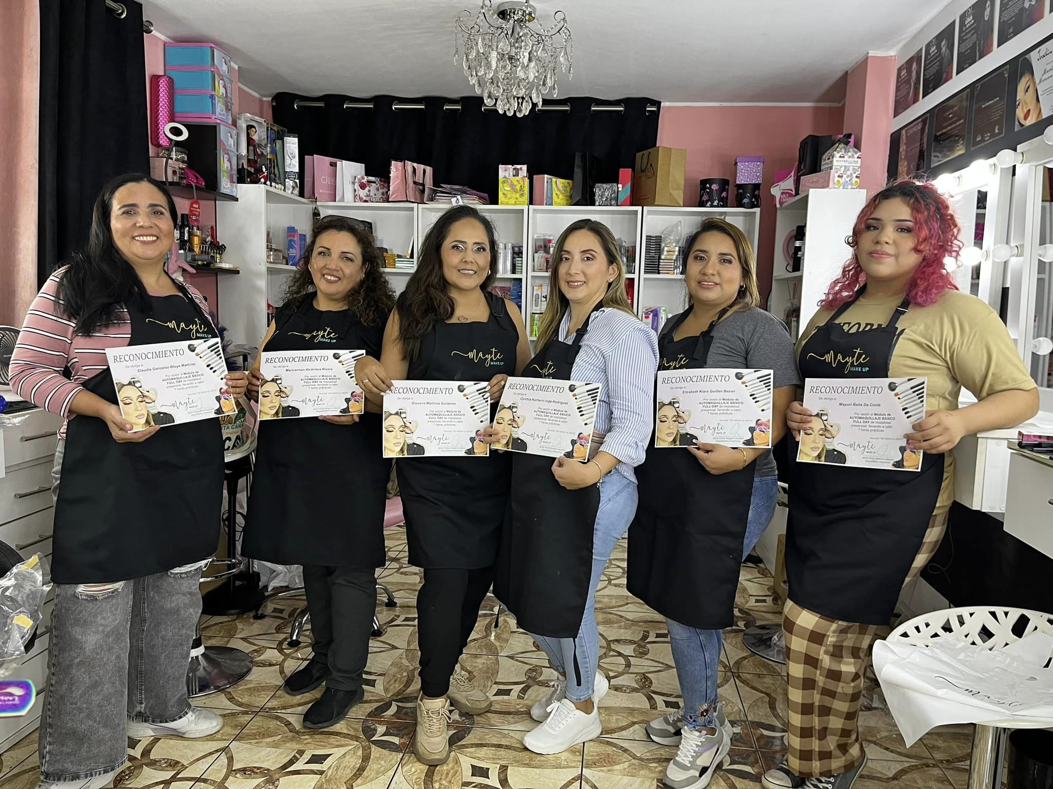 Descubre por qué las Clases Full Day de María Teresa Moscoso Gonzales - Mayte MakeUp son la elección número uno para aprender maquillaje de calidad