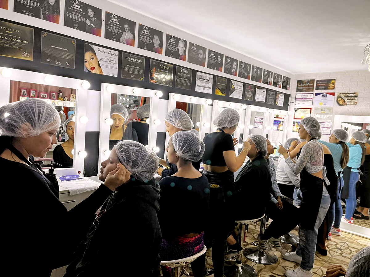 Un ÉXITO  las CLASES FULL DAY de Lifting de Pestañas, Rizado de Pestañas y Laminado de Cejas que Revolucionan tu Belleza