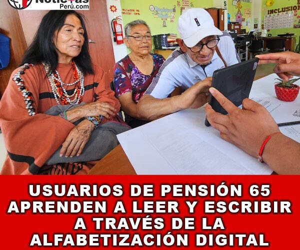 Usuarios de Pensión 65 aprenden a leer y escribir a través de la alfabetización digital